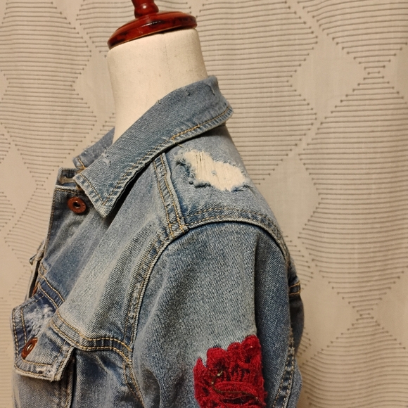 Arizona Jean Co Women's Denim Jacket with Floral Embroidery Size Small - Picture 7 of 12